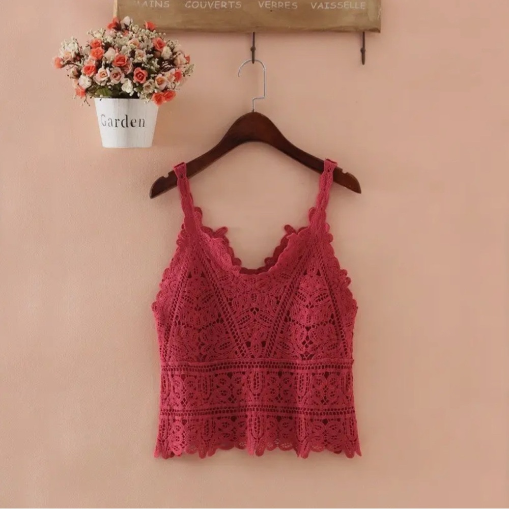 Chic Lace Crop Top in Rose